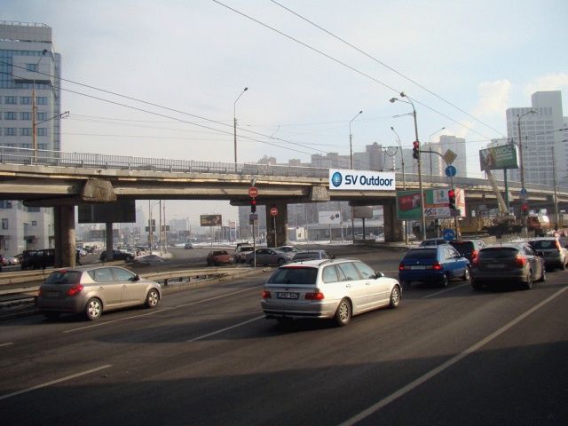 Арка/Реклама на мостах, Київ, Науки пр-т 8, рух в напрямку М. Грінченко вул.