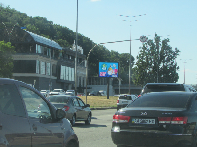 Led екран/Відеоборд, Київ, Набережне шосе, 25 (розподілювач біля мосту Метро) за 100 метрів по ходу до мосту Метро