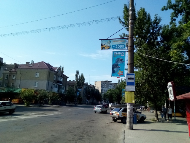 Холдер/Флаг, Бердянськ, Праці пр. (парк Шмідта, центр, автобусна зупинка (по лівій стороні))