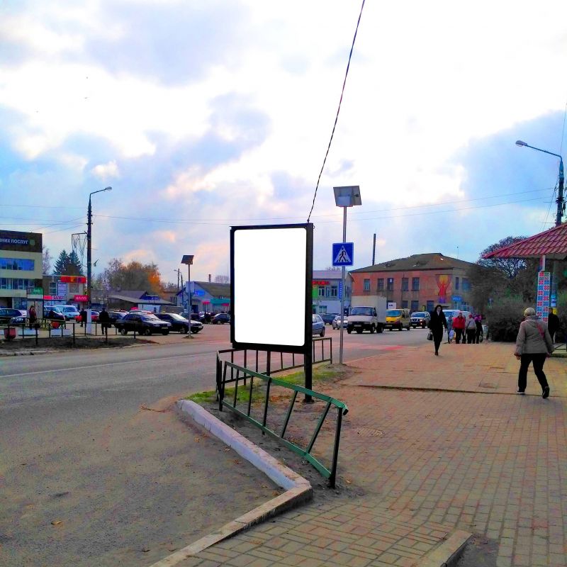 Ситилайт, Мерефа, Находится на автодороге Харьков-Симферополь (М18) (справа от дороги), по ул. Днепропетровская, рядом магазины «Ева», «Посад», «Мега Аптека» и центральная площадь города (автобусная остановка «Посад»).