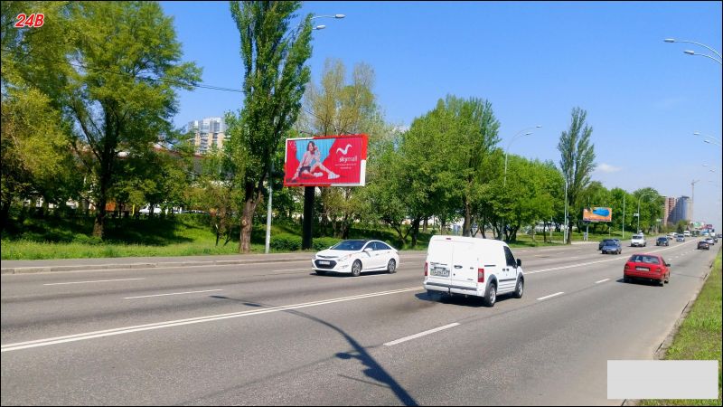 Роллер/Призматрон, Киев, Броварський пр-кт, між МВЦ та АЗС "WOG", із центру