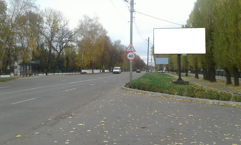 Білборд/Щит, Миргород, вул. Гоголя, непарна сторона, район центрального входу в стадіон