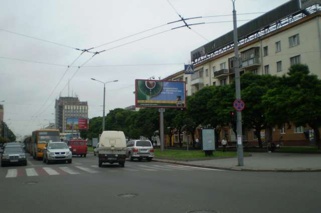Билборд в Ивано-Франковске на улице Независимости.