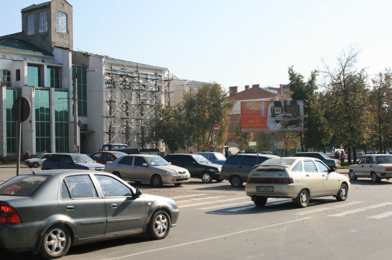Билборд в Каменце-Подольском на улице Грушевского