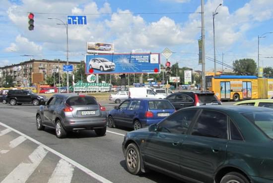 Киев. Билборд на Ленинградской площади.