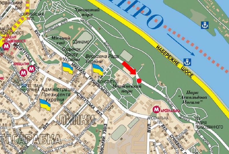 Сітілайт, Київ, Паркова дорога вул., 3/5, перед КВЦ "Парковий", поворот на ресторан "Курени", в бік Дніпровського спуску