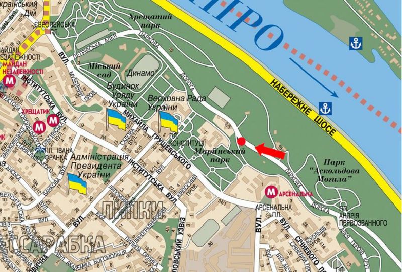 Сітілайт, Київ, Паркова дорога вул., 3/5, за КВЦ "Парковий", поворот на ресторан "Курені", в бік Грушевського вул., Європейської пл.