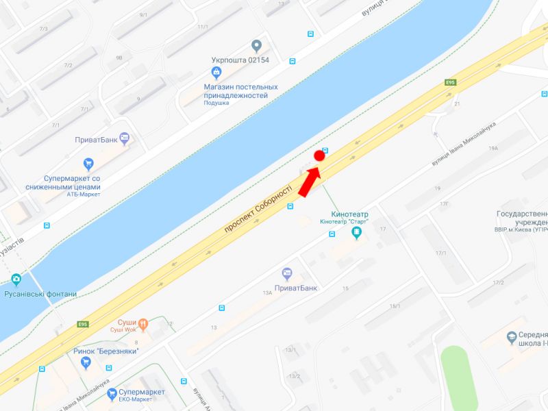 Беклайт, Київ, Соборності пр. (колиш. Возз'єднання пр.), навпроти McDonald's, в сторону Дарницької пл.