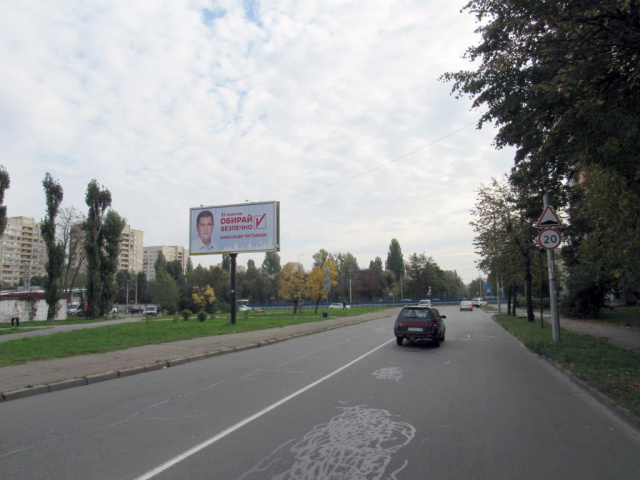 Роллер/Призматрон, Киев, Вул. Героїв Космоса /пр.Леся Курбаса