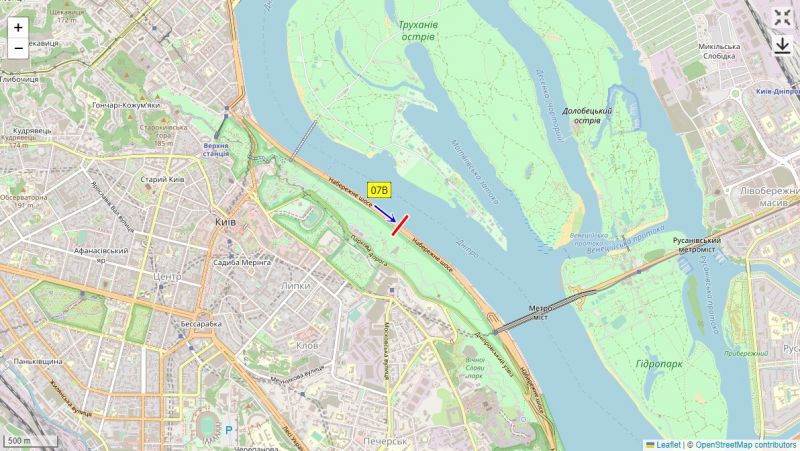 Беклайт, Київ, Набережне шосе, до станції метро "Дніпро"