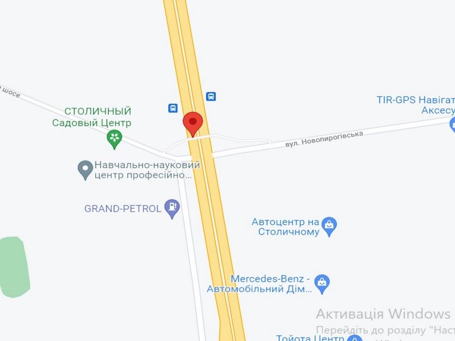 Реклама на мостах, Київ, Столичне шоссе, у напрямку виїзду з міста, біля Автоцентру