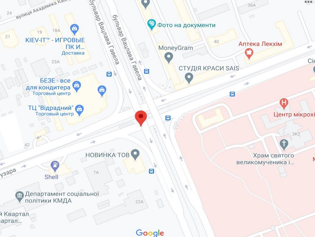 Реклама на мостах, Київ, пр. Любомира Гузара (Леся Курбаса), на перитині з вул. Вацвала Гавела. в сторону Індустріального мосту