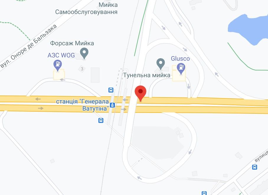 Реклама на мостах, Київ, пр. Генерала Ватутіна/вул. О. Бальзака, в напрямку центра