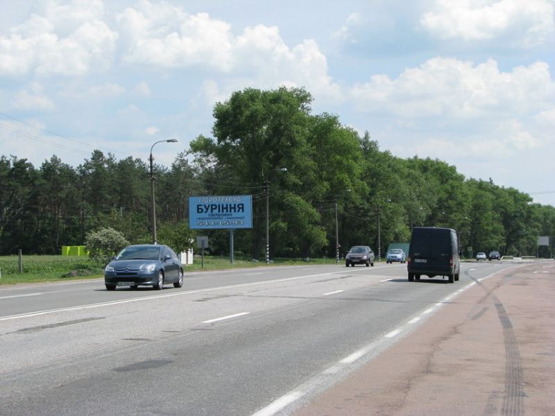 Білборд/Щит, Траси, А/д М-03 Київ-Полтава-Харків 06; км 46+580 м, ліворуч / напрямок руху з Києва; Іванків (центр), навпроти супермаркету Фора, ресторан, магазин Українські сувеніри