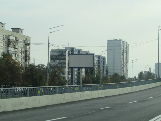 Беклайт, Київ, Братиславська, 26 (ринок "Юність"), рух  в напрямку М"Чернігівська", ліворуч