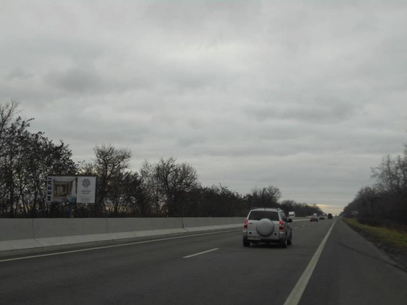 Білборд/Щит, Траси, траса М-05 Київ-Одеса, км 74+840 ліво, через 920м після повороту на с. Глушки