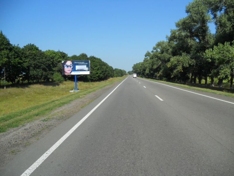 Билборд/Щит, Трассы, Черкаська траса, траса Н-08 "Бориспіль-Дніпро-Запоріжжя", км 16+900 право, в'їзд в с. Рогозів з Переяслав-Хмельницького, за 550м до повороту на вул. Центральна