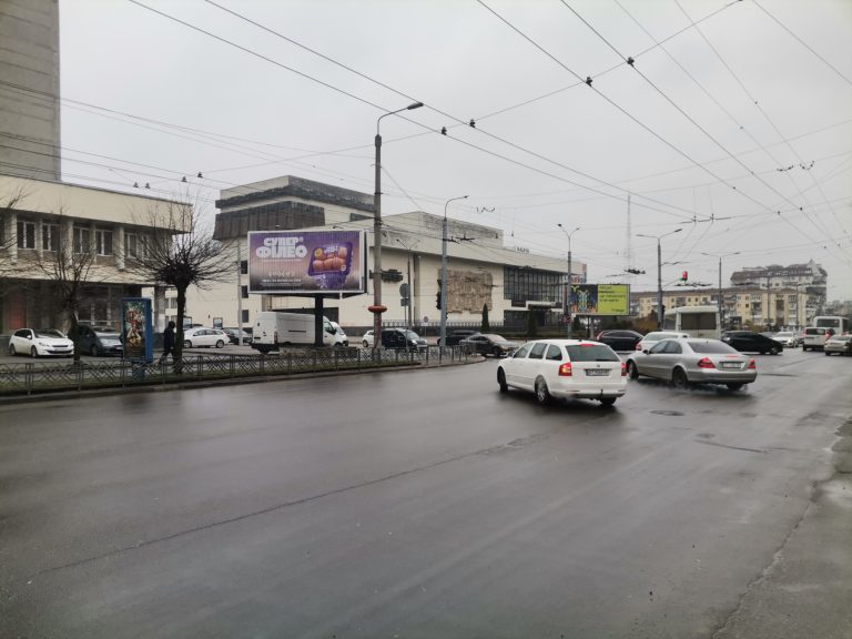 Роллер/Призматрон, Ивано-Франковск, Незалежності-Бандери