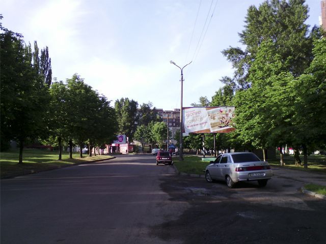 Білборд/Щит, Кривий Ріг, мкр. Горняцький, 42 (ТЦ "АТБ"), до мкр. Сонячний