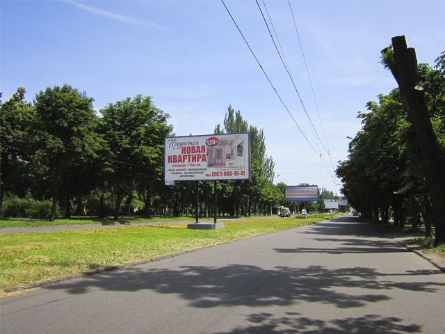 Білборд/Щит, Кривий Ріг, Ватутіна вул. - Зинчевського вул., 18, розділова смуга  (ТЦ "Фокстрот", ТЦ "Фуршет"), до 129 кв.
