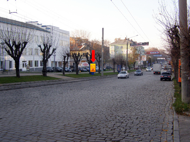 Ситилайт, Черновцы, Головна вул., 124, центральний вхід фабрики "Імпульс", в центр