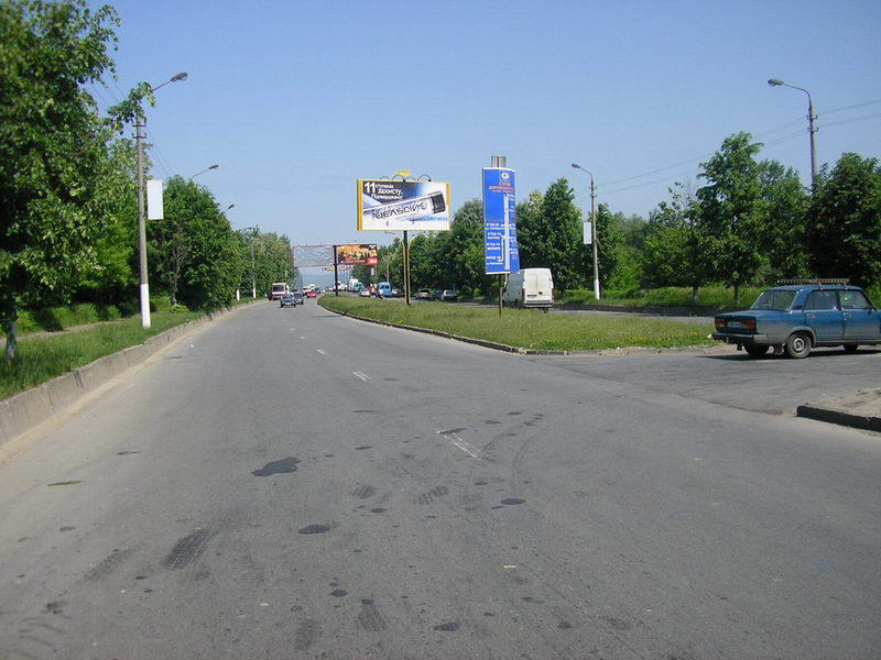 Билборд/Щит, Черновцы, Ізмайлівська (розд. смуга, до ринку); м.3