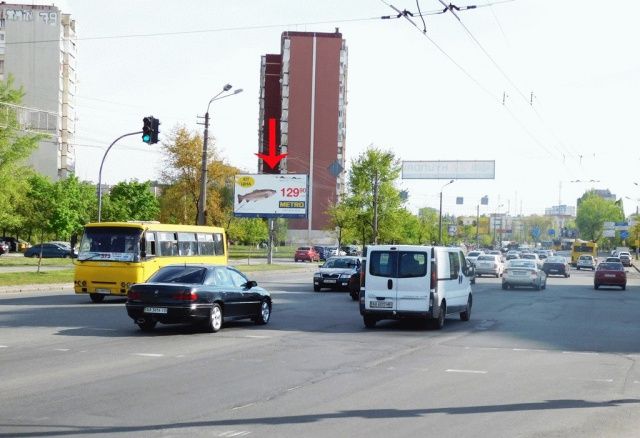 Билборд/Щит, Киев, Маяковського вул. 2, до Керченської пл., світлофор, рух в напрямку Перова бул.