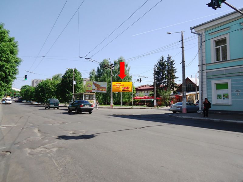 Білборд/Щит, Житомир, Бердичівська вул. / Коцюбинського вул., біля Приватбанку, на світлофорі, з центру