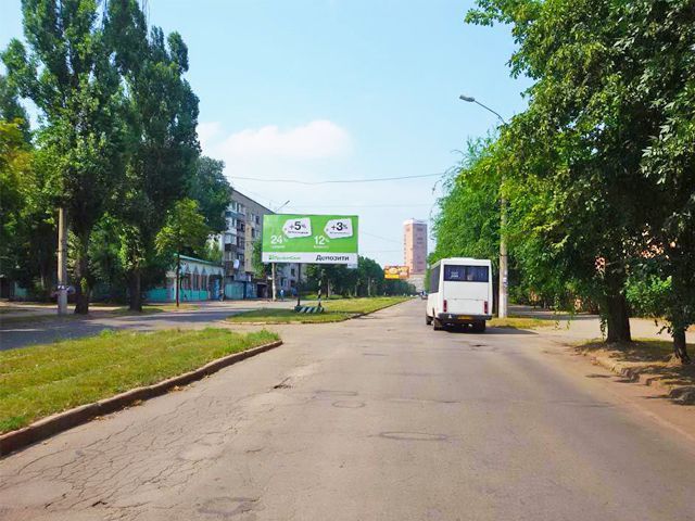 Білборд/Щит, Кривий Ріг, Ватутіна вул., 23, розділова смуга, ("ПриватБанк"), на ст. Роковата