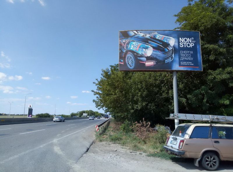 Білборд/Щит, Траси, Одеса-Київ (452+810км).За Клеверным мостом з Одеси, складський комплекс, навпроти  АЗС Sokar