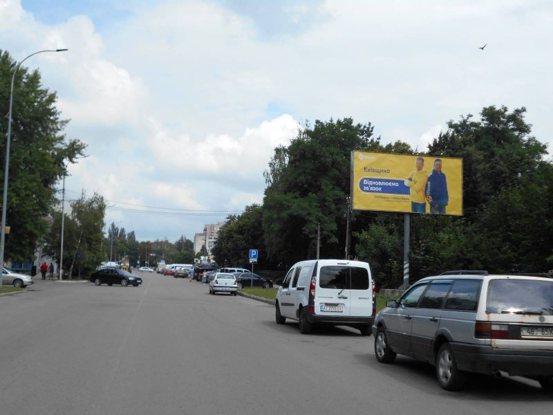 Білборд/Щит, Бровари, м.Бровари, вул.Н. Сотні, (ТРЦ Форум, парк Перемоги)