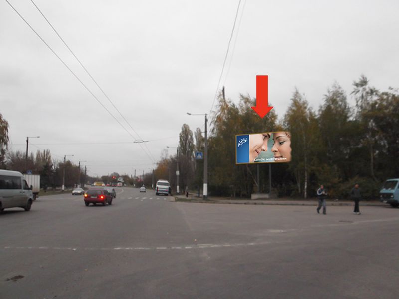 Білборд/Щит, Житомир, Незалежності пр. (кол. Ватутіна вул.), 106 / Мазепи вул. (кол. Мануїльського вул.), в бік вокзалу