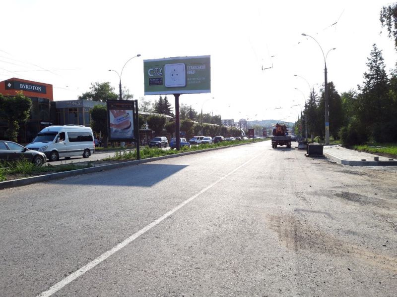 Билборд/Щит, Черновцы, проспект Незалежності, 98 (розділова смуга, зі сторони ТЦ "Формаркет")