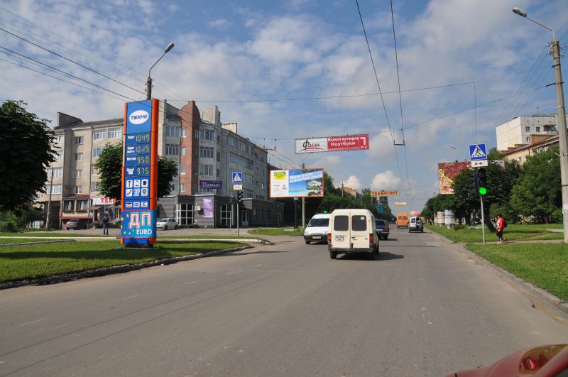 Билборд/Щит, Черновцы, вул.Комарова-пров.Ентузіастів