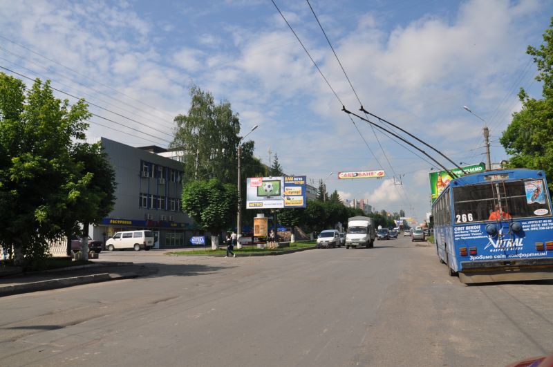 Билборд/Щит, Черновцы, вул.Комарова 1       (р-н. Автовокзала)