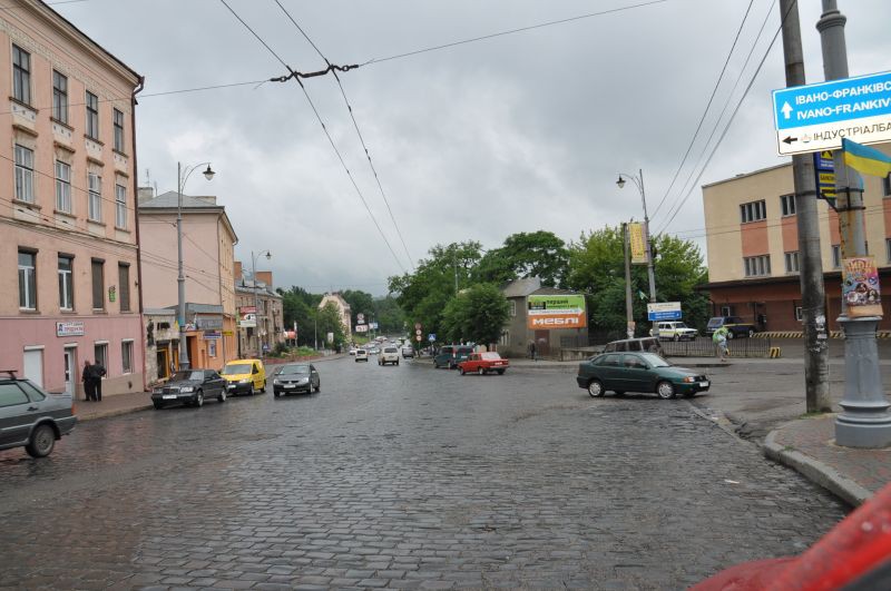 Билборд/Щит, Черновцы, вул. Гагаріна (фасад навпроти танка)