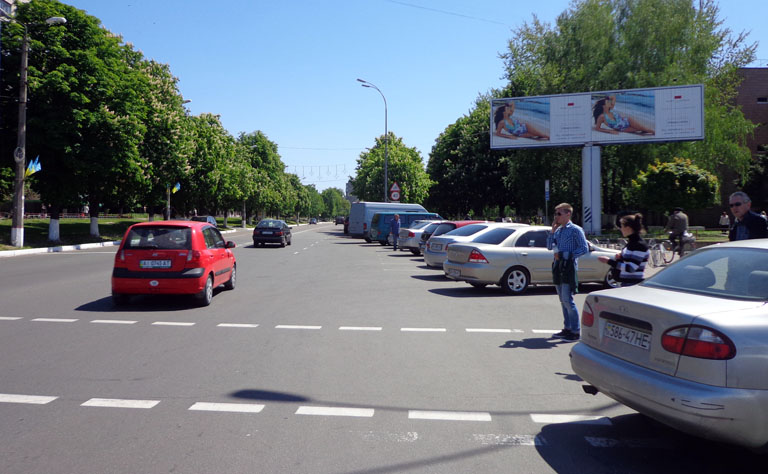 Білборд/Щит, Київ, Бровари вул Героїв України,18 (колишня Гагарина) / пл Незалежності/парк Перемоги (А2)-призма (ліва)