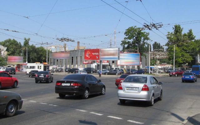 Роллер/Призматрон, Одесса, Інглезі вул. - Космонавта Комарова вул., 12 (лівий)