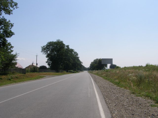 Билборд/Щит, Черновцы, мікрорайон Остриця. 300 м до повороту на найбільшого відпочинкового комплексу Лотус