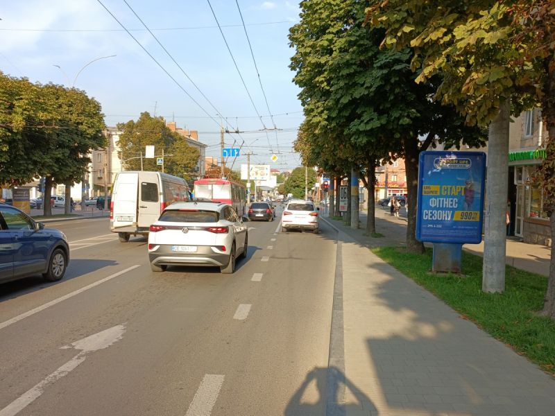 Ситилайт, Черновцы, проспект Незалежності, 91, вхід в магазин Світанок