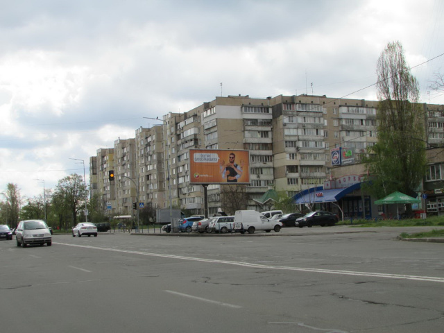 Ролер/Призматрон, Київ, Сержа Лифаря (Сабурова), 3  (рух від  площі Анкари)