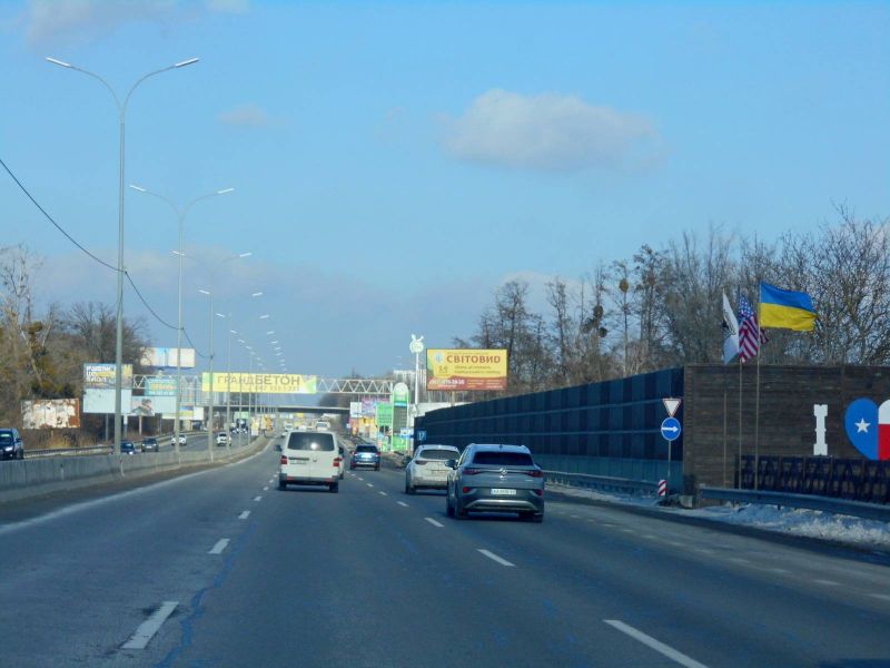 Билборд/Щит, Трассы, с. Чабани, траса М-05 Київ-Одеса, км 16+230 ліво, за 150м до АЗС UPG, через 100м після АЗС Marshal, через 340м після повороту на вул. Кірова