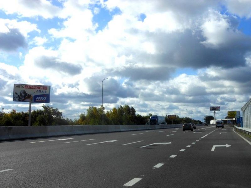 Билборд/Щит, Трассы, смт. Глеваха, траса М-05 Київ-Одеса, км 26+030 ліво, біля розв'язки на м. Васильків, через 55м після автобусної зупинки