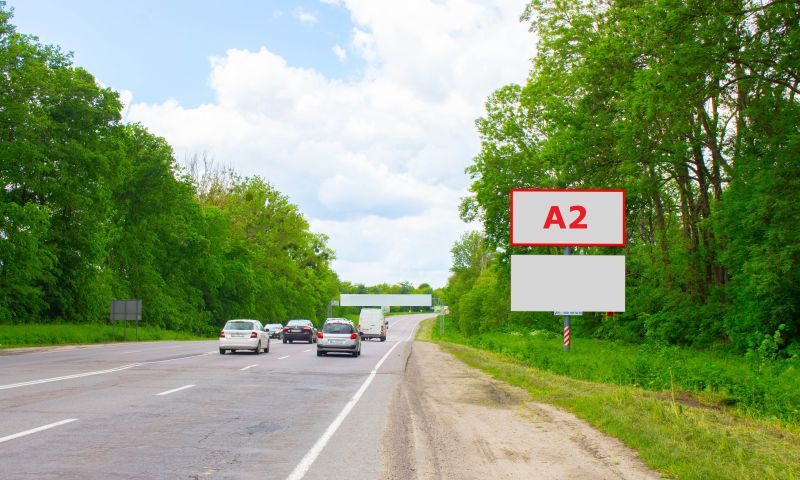 Білборд/Щит, Траси, Н-17 Під'їзд до м.Львів, км 1+350, праворуч, біля гот. Древній Град в сторону Львова (верхній)