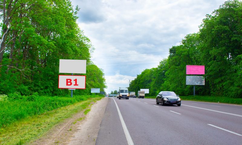 Білборд/Щит, Траси, Н-17 Під'їзд до м.Львів, км 1+350, праворуч, біля гот. Древній Град в сторону Києва (нижній)