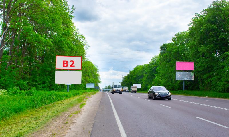 Білборд/Щит, Траси, Н-17 Під'їзд до м.Львів, км 1+350, праворуч, біля гот. Древній Град в сторону Києва (верхній)