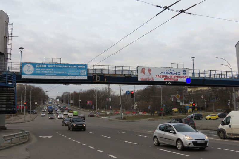 Реклама на мостах в Киеве