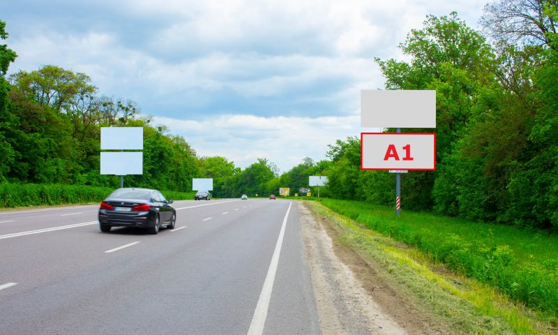 Білборд/Щит, Траси, Н-17 Під'їзд до м.Львів, км. 1+900, ліворуч, виїзд зі Львова в сторону гот. Древній Град (нижній)