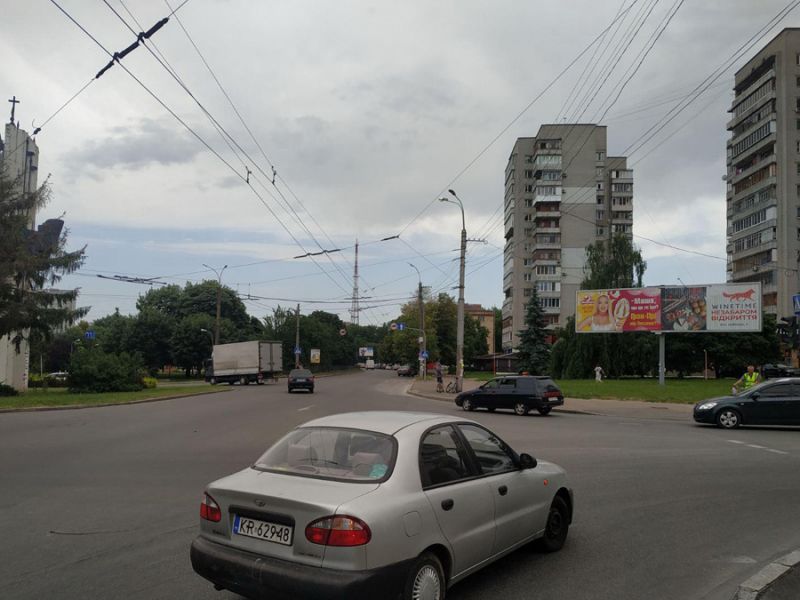 Роллер/Призматрон, Чернигов, проспект Миру х вул.Черновола призма (Аксіома, ОКвайн) (грань 2)