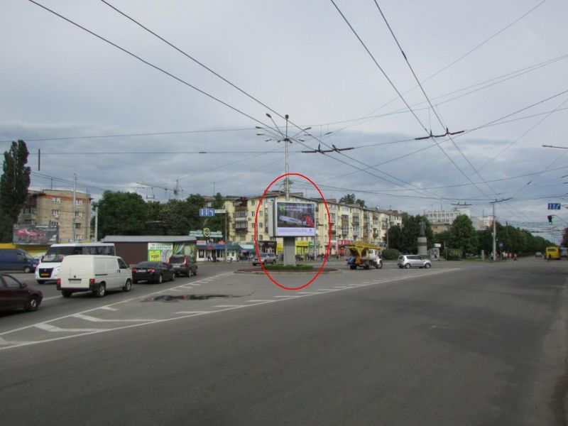 Беклайт, Полтава, Зигіна пл. (на трикутнику) з Халтуріна вул.